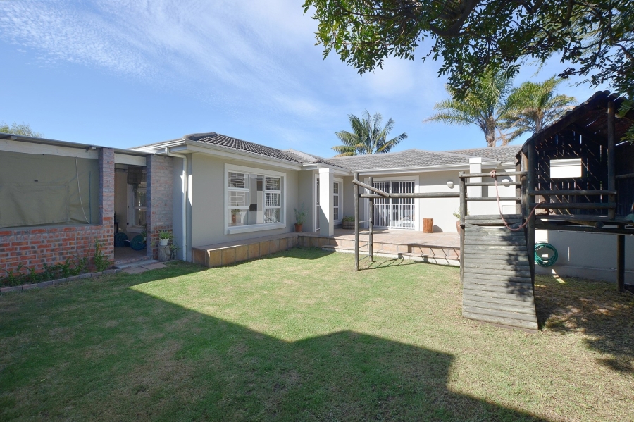 5 Bedroom Property for Sale in Welgelegen 2 Western Cape